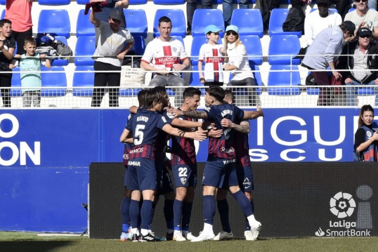 Los jugadores del Huesca celebran un gol. Foto: LaLiga