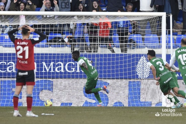 Samuel Obeng celebra su primer gol con la SD Huesca. Foto: LaLiga