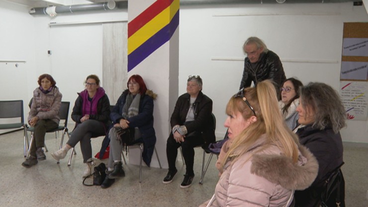 Momento de la reunión entre las representantes sindicales de las limpiadoras de edificios públicos de Huesca con Izquierda Unida./ Aragón TV.