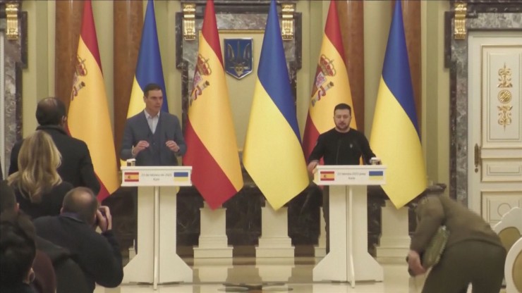 Sánchez y Zelenski durante su comparecencia conjunta ante los medios. / Reuters