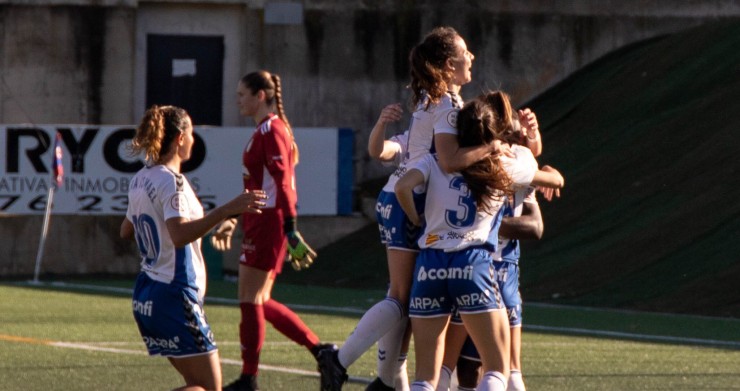 Las jugadoras del Zaragoza CFF celebran un gol anotado esta temporada. Foto: Zaragoza CFF