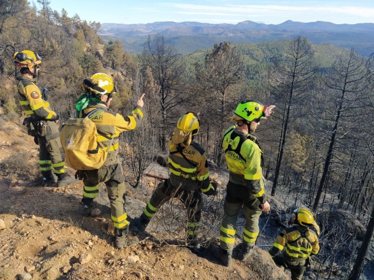 Imagen de estos trabajadores en el incendio de Teruel y Castellón.