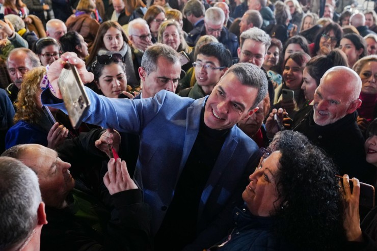 Pedro Sánchez ha participado en un acto del PSOE por el Día Internacional de la Mujer. (EFE/Borja Sánchez-Trillo)