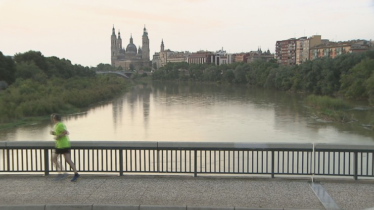 Imagen de archivo del puente de La Almozara, en Zaragoza.