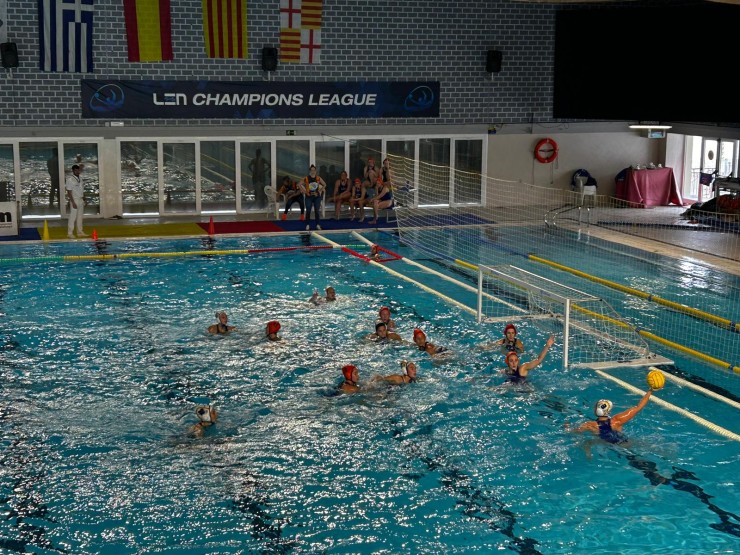Una imagen del encuentro disputado este sábado en la piscina del Atlètic Barceloneta.