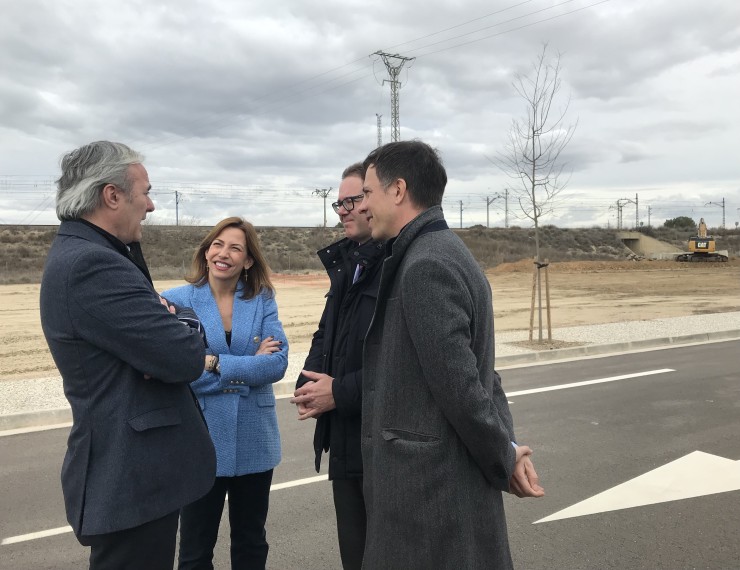 El alcalde de Zaragoza y presidente de la tmZ ha visitado la zona localizada en los terrenos urbanizados por Mercazagoza. / Ayto de Zaragoza