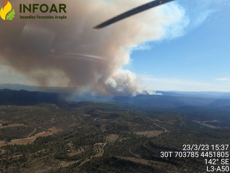 Imagen aérea del incendio que afecta a las provincias de Teruel y Castellón. / Infoar
