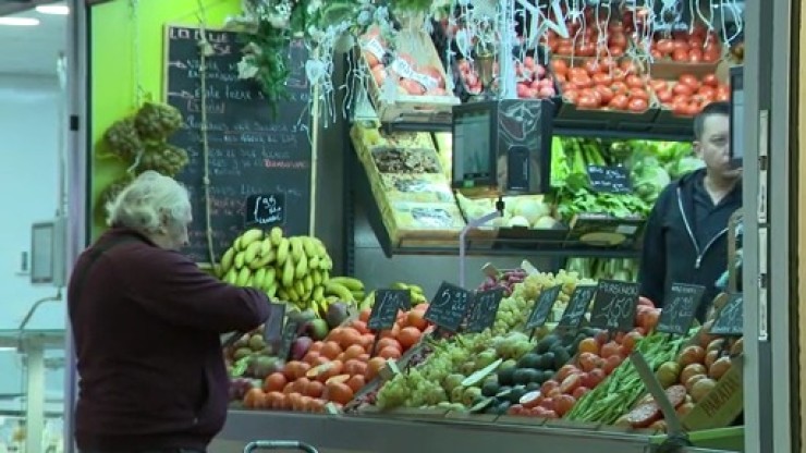 Puesto de fruta y verdura en el Mercado Central de Zaragoza