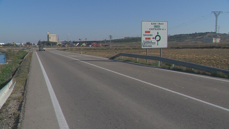 Carretera A-127 entre Tauste y Ejea.