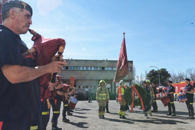 Celebración del patrón de los bomberos en el parque 1 de de Zaragoza. / Daniel Pérez