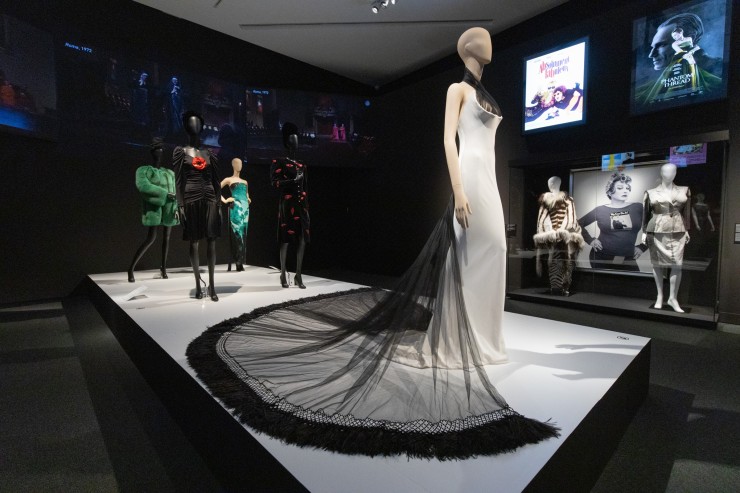 Zaragoza acoge la exposición 'Cine y moda' de Jean Paul Gaultier