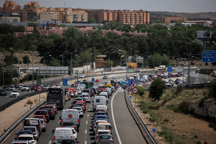 Los atascos en la salida de Madrid comenzaron ya el viernes. / Europa Press