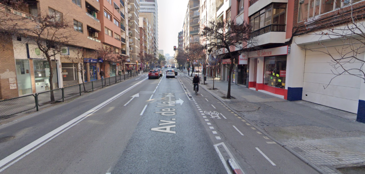 El suceso ocurrió en el número 25 de la avenida de Valencia, en Zaragoza. / Google Maps