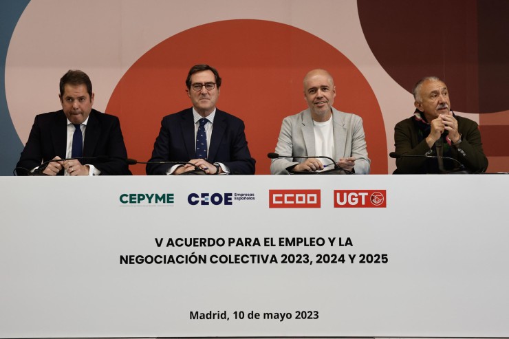 De izda. a dcha.,Gerardo Cuerva, Antonio Garamendi, Unai Sordo y Pepe Álvarez, cuando firmaron el AENC el pasado mes de mayo.