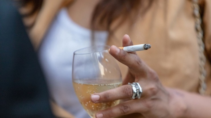 El 84,9% de los no fumadores y el 71,2% de los exfumadores respaldan que se vete fumar en las terrazas.