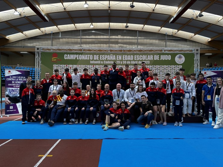 Imagen de todos los integrantes de la selección de Aragón en este Campeonato de España en edad Escolar de Judo.