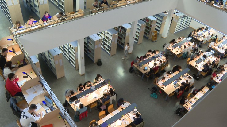 Las bibliotecas rozan el lleno durantes el periodo de exámenes.
