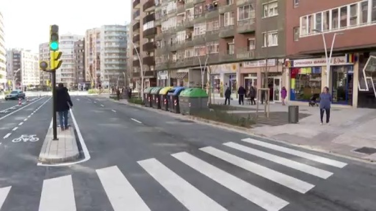 El suceso ocurrió en un paso de peatones semaforizado en la avenida de Navarra.
