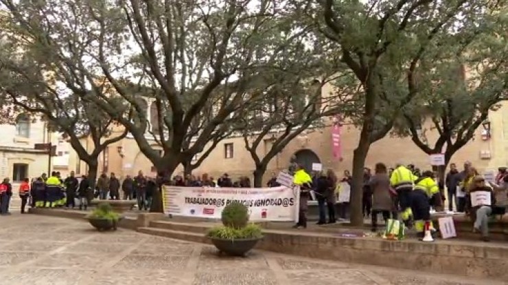 Los sindicatos se manifiestan frente al Ayuntamiento en una imagen de archivo