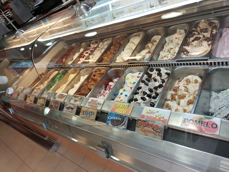 Algunas de las 30 variedades de helados que hay en Aldo