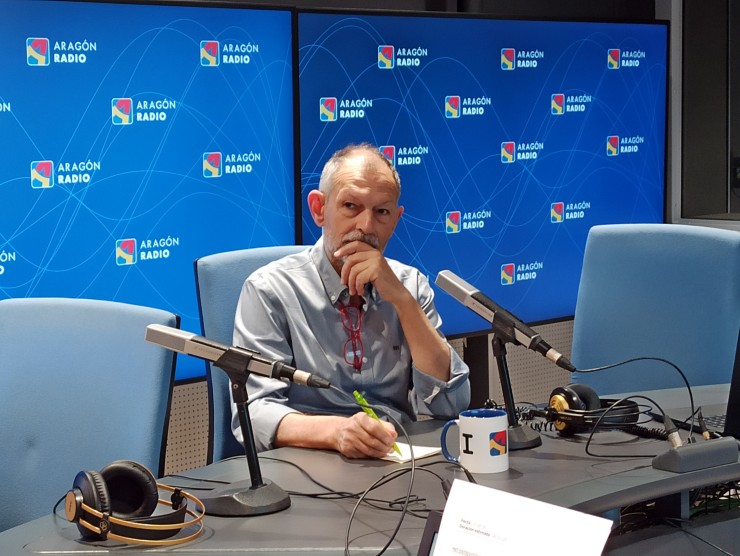 Víctor Viñuales, director de Ecodes, durante una entrevista este lunes en Aragón Radio.