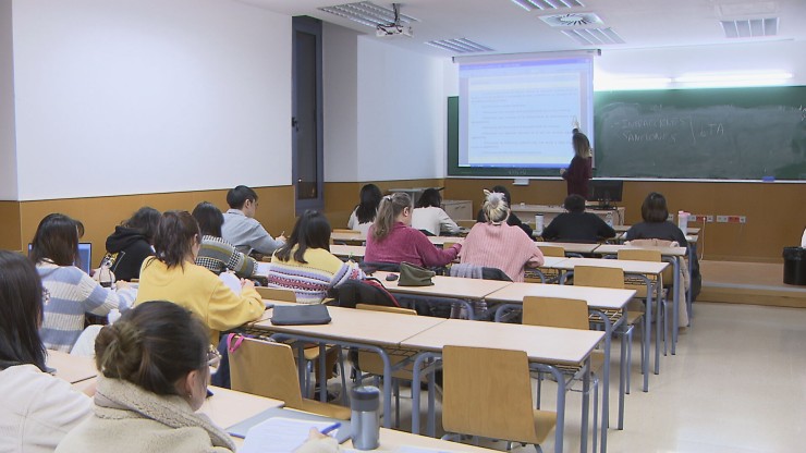 Alumnos durante una clase de máster en la Universidad de Zaragoza.