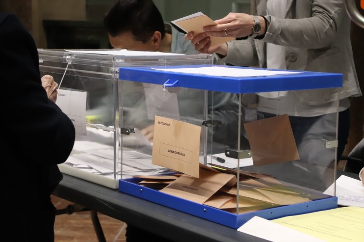 Votación en un colegio electoral de Zaragoza el 28 de abril de 2019. / Europa Press