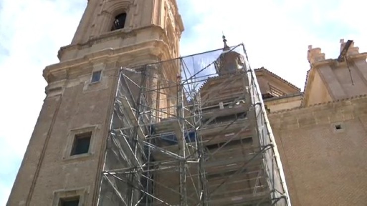 Arreglo de uno de los laterales de la Basílica del Pilar el pasado mes de mayo.
