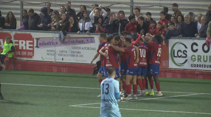 Celebración del segundo gol de Néstor Salinas.