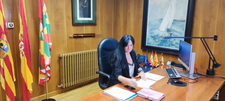 La alcaldesa de Huesca, Lorena Orduna, en su despacho esta mañana. / Ernesto Pérez