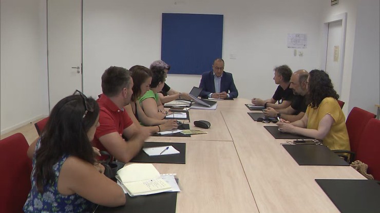 El consejero de Educación en funciones del Gobierno de Aragón, Felipe Faci, se ha reunido con el AMPA CEIP María Zambrano.