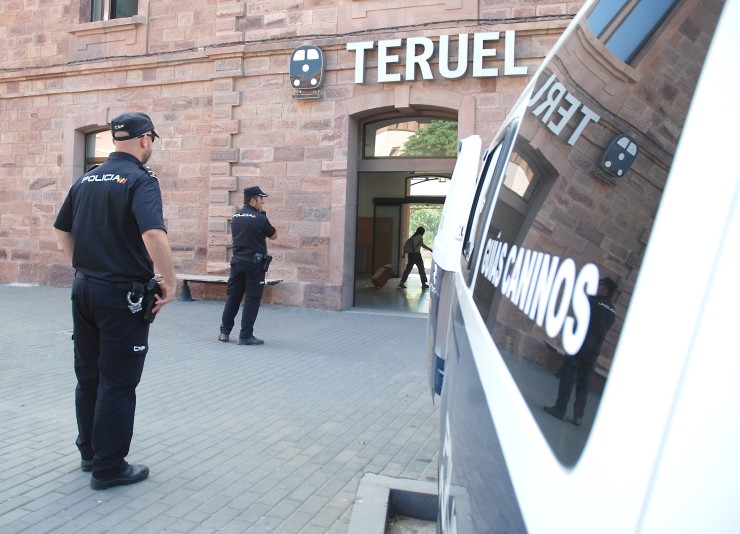 Policía Nacional en la estación de tren de Teruel. / Europa Press