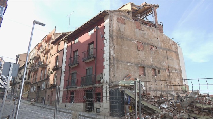 El derrumbe del edificio de viviendas en la calle San Francisco de Teruel se produjo el mes de junio.