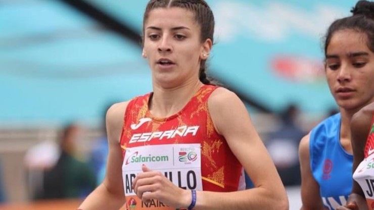 Mireya Arnedillo, en una carrera con la selección española.