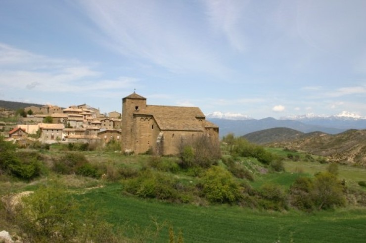 Vista de la iglesia de Bagüés. / Aragón TV