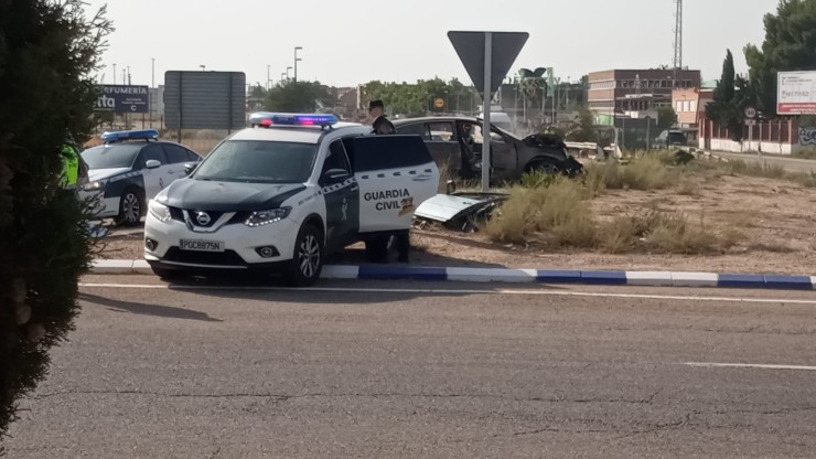 La Guardia Civil, en el accidente en las proximidades de Utebo (Zaragoza). / Diego Morales