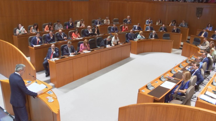 Pleno de las Cortes de Aragón en la primera jornada del debate de investidura.
