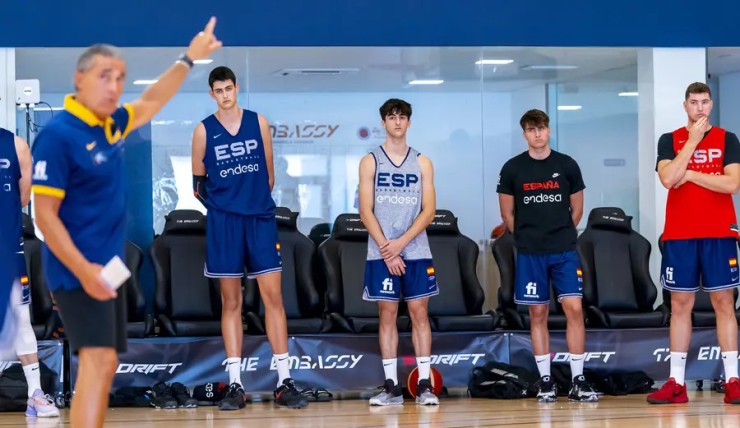 Aday Mara y Lucas Langarita durante un entrenamiento. Foto: Selección Española de baloncesto.