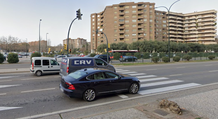 El accidente se ha producido sobre las 6:15 horas a la altura de la avenida Cesáreo Alierta, 33. / Google Maps