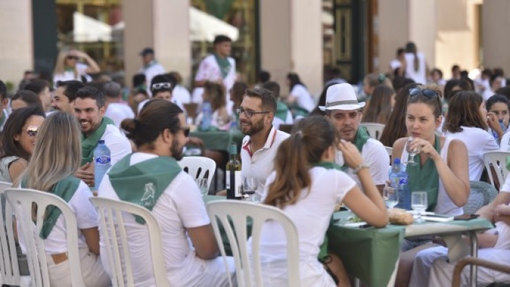Los bares del centro de la ciudad de Huesca tienen completas las reservas de almuerzos para el 9 y 10 de agosto. / Europa Press