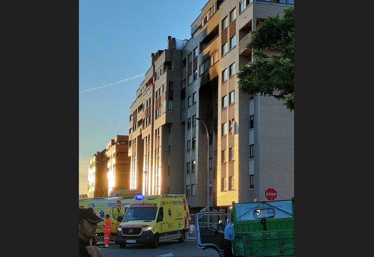 La explosión ha ocurrido poco antes de las 6:00 en un edificio del número 23 de la calle Juan de Valladolid. / Europa Press