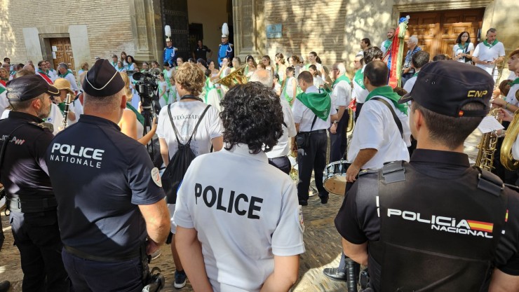 Agentes españoles y franceses desplegados en las fiestas de San Lorenzo. / Policía Nacional