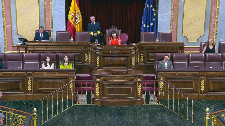 La mesa de edad está presidida por la diputada Cristina Narbona.