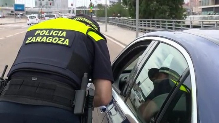 Imagen de archivo de un control de la Policía Local de Zaragoza.