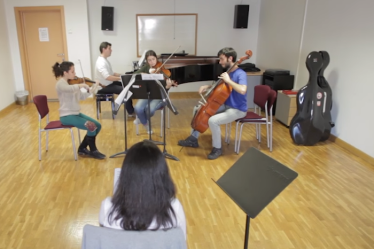 Alumnos del Conservatorio Superior de Música de Aragón en una clase.