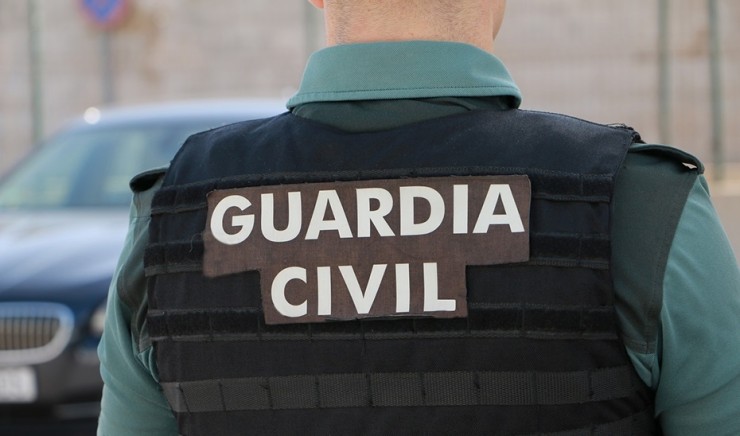 La Guardia Civil auxilia en un parto en una carretera de Barbastro. / Europa Press