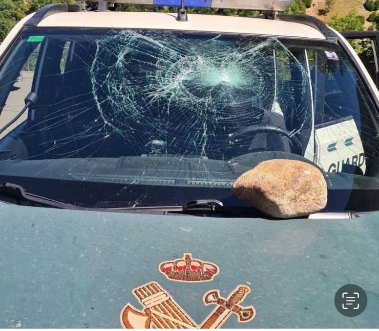 Imagen del vehículo dañado. / Guardia Civil