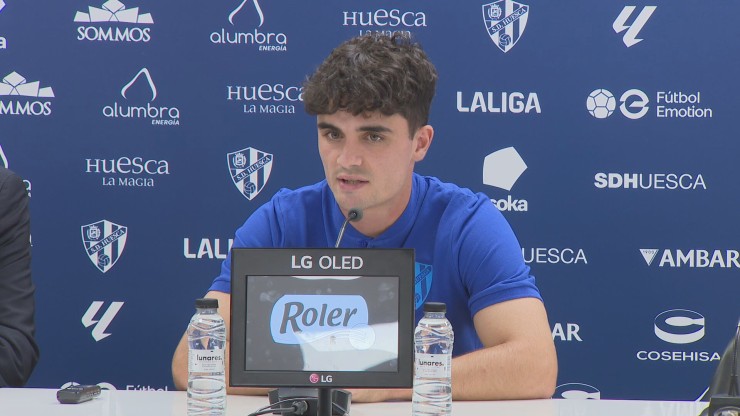 Javi Mier, durante su presentación con la SD Huesca. Foto: Aragón Deporte