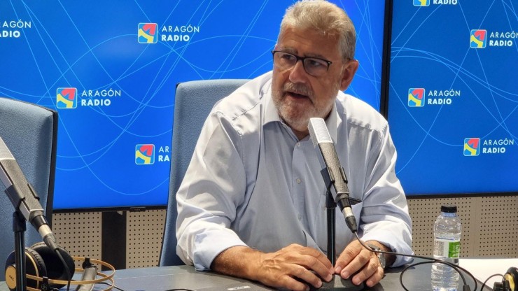 El rector de la Universidad de Zaragoza, Antonio Mayoral, en una entrevista concedida a Aragón Radio. / AR