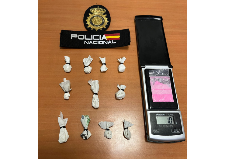 Las dosis de estupefacientes, listas para su venta, que hallaron los agentes. | Policía Nacional